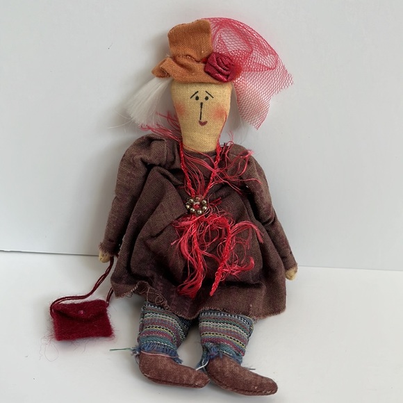 AUGUST MOON’S “Mary”, by LANG Red Hats Collection Fabric Pin Doll - Picture 3 of 8